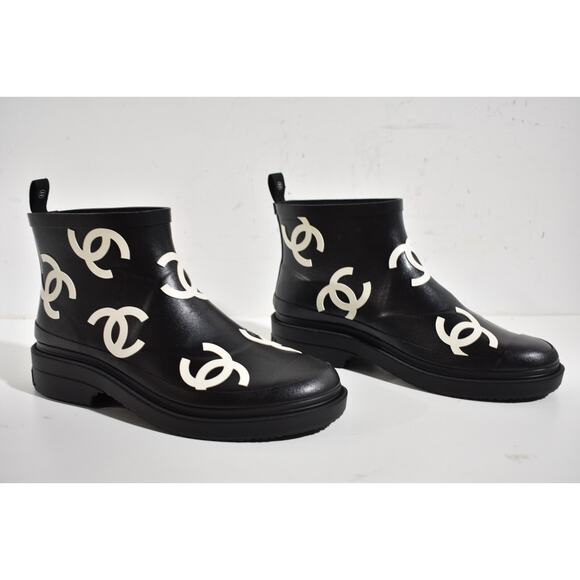 Chanel 23A Black White All Over Logo Rubber CC Low Top Short Ankle Rain Boots 40 - Picture 3 of 11